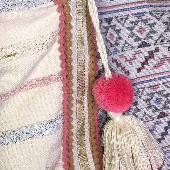 Twig & Arrow BOHO Woven Beach Weekend Tote Bag w/Tassel - Picture 6 of 16